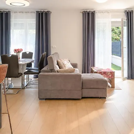 3 Bedroom Gorgeous In Dom wakacyjny Poreč